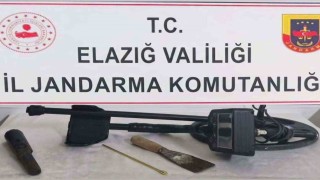 Elazığda kaçak kazı yapan 2 şüpheli yakalandı
