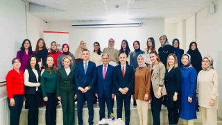 Elazığda öğretmen adayları sertifikalarını aldı