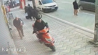 Elektrikli bisiklet sürücüsü 30 saniyede 4 farklı trafik kazasına karıştı