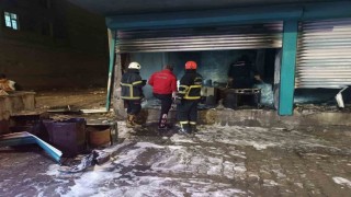 Elektrikten kaynaklanan yangın iş yerini küle çevirdi