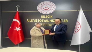 Emekliliğe ayrılan personellere plaketleri verildi