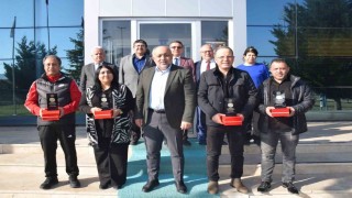Emekliye ayrılan personeller plaketle uğurlandı