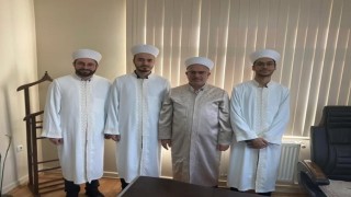 Emette yeni atanan 3 din görevlisine cübbe ve fes giydirildi