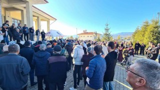 Emetten 25 kişilik umre grubu kutsal topraklara uğurlandı