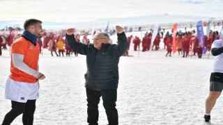 Erciyeste Kar Ragbi Türkiye Şampiyonası nefes kesti