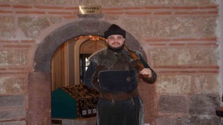 Ertuğrul Gazi Türbesindeki Saygı Nöbeti metni Söğüt ruhuna uygun olarak değiştirildi