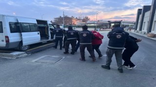 Erzincanda göçmen kaçakçılığı suçundan 4 kişi tutuklandı