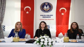 Erzincanda polis eşleri buluştu