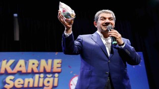 Esenler Belediye Başkanı Göksu, miniklerin karne heyecanına ortak oldu