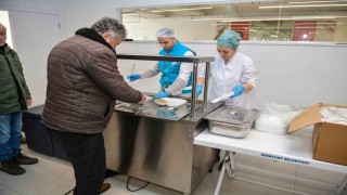 Esenyurtta Aşevinde haftanın 5 günü sıcak yemek hizmeti