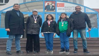 Eskişehir Orgeneral Halil Sözer Ortaokulu ‘Kick Boks müsabakalarında 4 madalya kazandı
