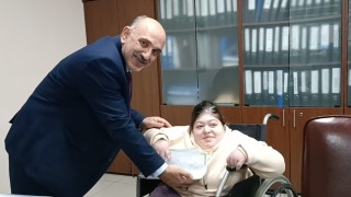 Evde eğitim gördü, karne heyecanını ilk kez okulda yaşadı