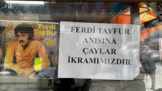 Ferdi Tayfur hayranı muhtar herkese ücretsiz Rize çayı dağıttı