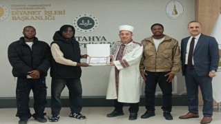 Fildişi Sahilli öğrenci Kütahyada Müslüman oldu