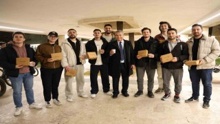 Final haftasına hazırlanan öğrencilere Rektör Adıgüzelden çorba, çay ve kahve ikramı