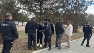 Firari asker kaçtı, polis kovaladı: Kovalamacaya motosiklet sürücüsü de katıldı