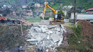 Fırtına Vadisinde 28 yapı sahipleri tarafından yıkıldı