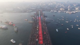 Galata Köprüsünde düzenlenen Gazzeye destek yürüyüşüne balıkçılar tekneleriyle katıldı