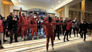 Galatasaray kafilesine Mersinde coşkulu karşılama