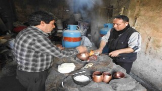 Gaziantepin son kalaycı ustaları mesleklerini yaşatmaya çalışıyor