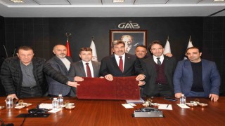 Gaziantepli halıcılar Emevi Camisinin halılarını yenilemek için çalışmalara başladı