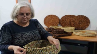 Gebzede kağıt atıklar sanata dönüşüyor