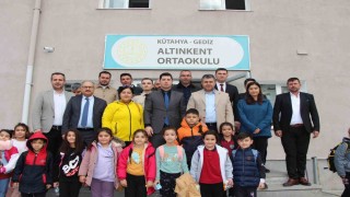 Gediz Altınkent Ortaokulunda fen bilimleri laboratuvarı ve kütüphane açılışı gerçekleştirildi
