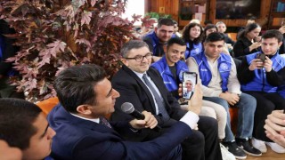 Gençlik ve Spor Bakanı Osman Aşkın Bak, gençlere söz verdi
