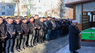 Gözyaşları arasında son yolculuğuna uğurlandı