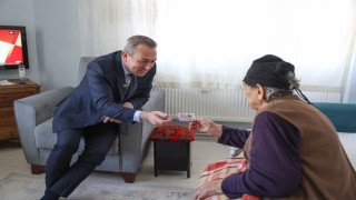 Gülkartları Başkan Uzun teslim etti