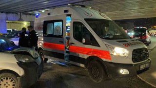 Hafif ticari araç otomobile çarptı