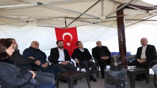 Hak-İş, DEM Partili belediyeler tarafından işten çıkarılan işçilerle bir araya geldi