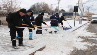 Hakkaride kar timleri işbaşında