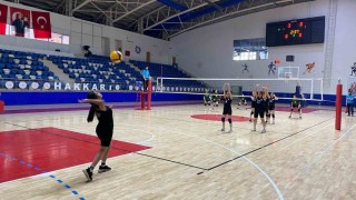 Hakkarili kadınlar voleybolda buluşuyor