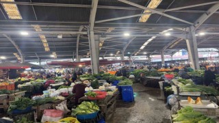 Halk pazarına yoğun ilgi