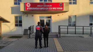 Hapis cezalarıyla aranan 2 kişiyi jandarma yakaladı