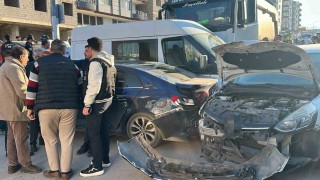 Hatayda freni patlayan hafriyat kamyonu 5 aracı biçti: 2 yaralı