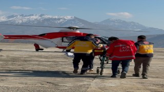 Helikopter ambulans Melisa bebek için havalandı