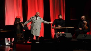 “Hikmetin Oğlu” ayakta alkışlandı