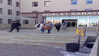 Hırsızlık için tekrar geri döndüklerinde yakayı ele verdiler