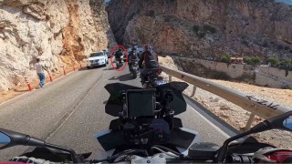 Hızlı, yaşlı ve çılgın: 74 yaşında 900 cc motosikleti sürüyor, yaptıklarını görenler hayrete düşüyor