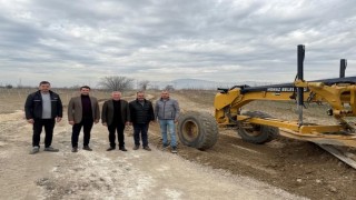 Honaz Belediyesi üreticiler için arazi yollarını bakıma aldı