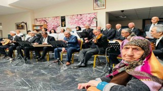 Huzurevi sakinlerine nostaljik müzik ziyafeti
