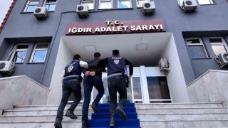 Iğdırda bir eve girerek silah zoru ile altınları çalan şahıs tutuklandı