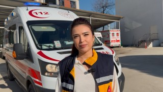 İğneden korkan çocuğu bakın nasıl ikna etti
