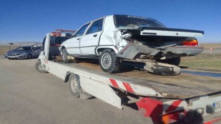 İki otomobilin çarpıştığı kazada sürücüler yaralandı