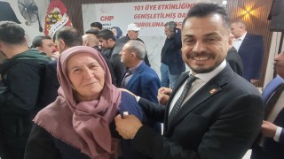 İl Başkanı Yavuzer, Yeni Üyelere Rozet Taktı
