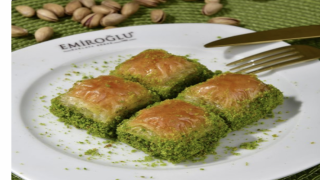 İncecik Hamur, Efsanevi Lezzet: Baklavanın Sırlarını Keşfedin!