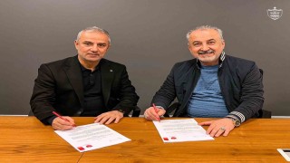 İsmail Kartal, İran ekibi ile Persepolis ile sözleşme imzaladı