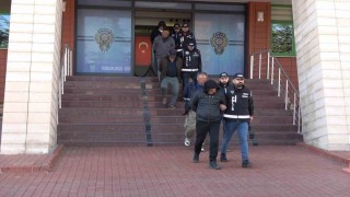 Ispartada belediye personeli kılığına girip define arayan 5 kişi ilk davada serbest bırakıldı